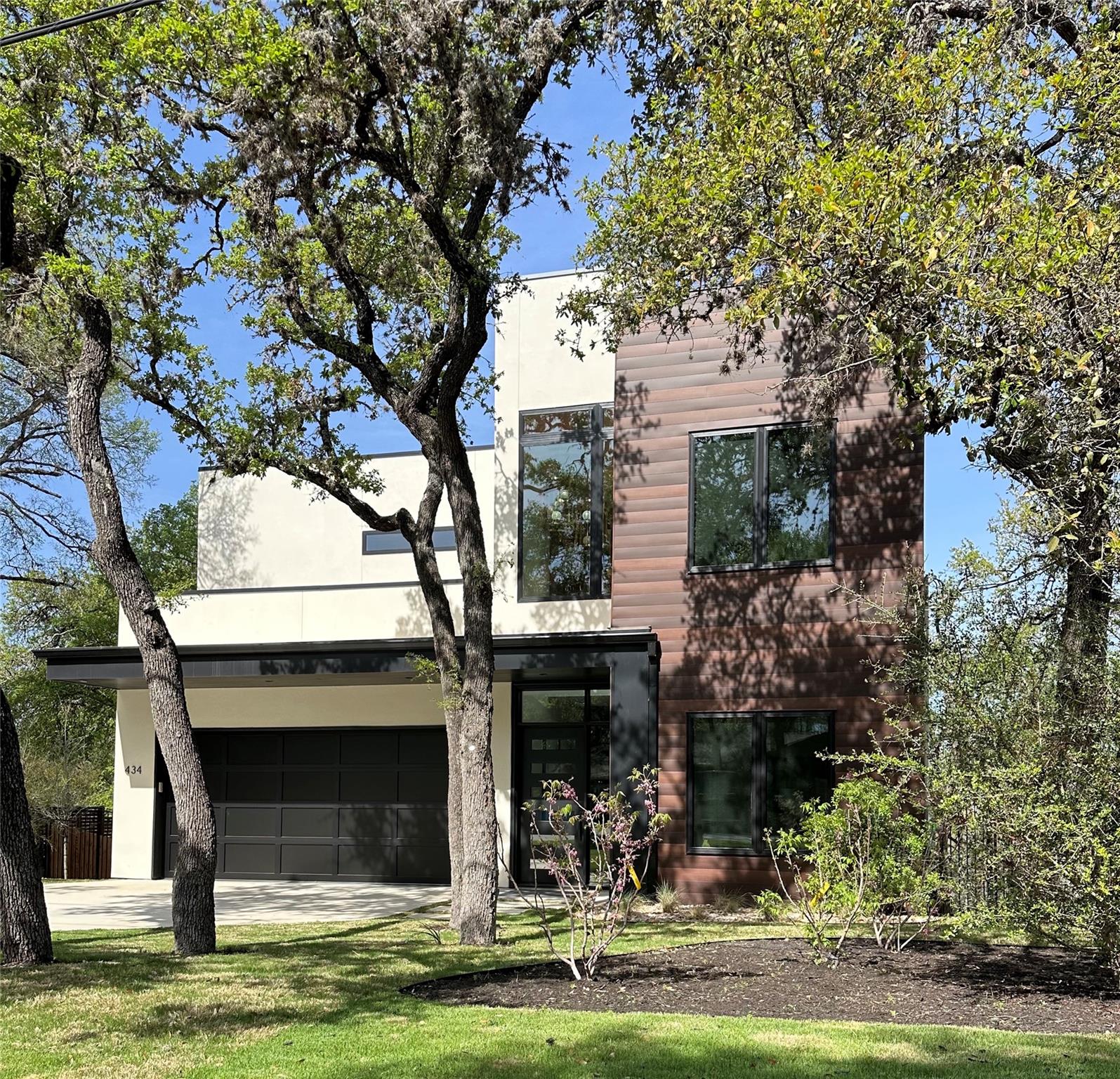 434 Brady LN