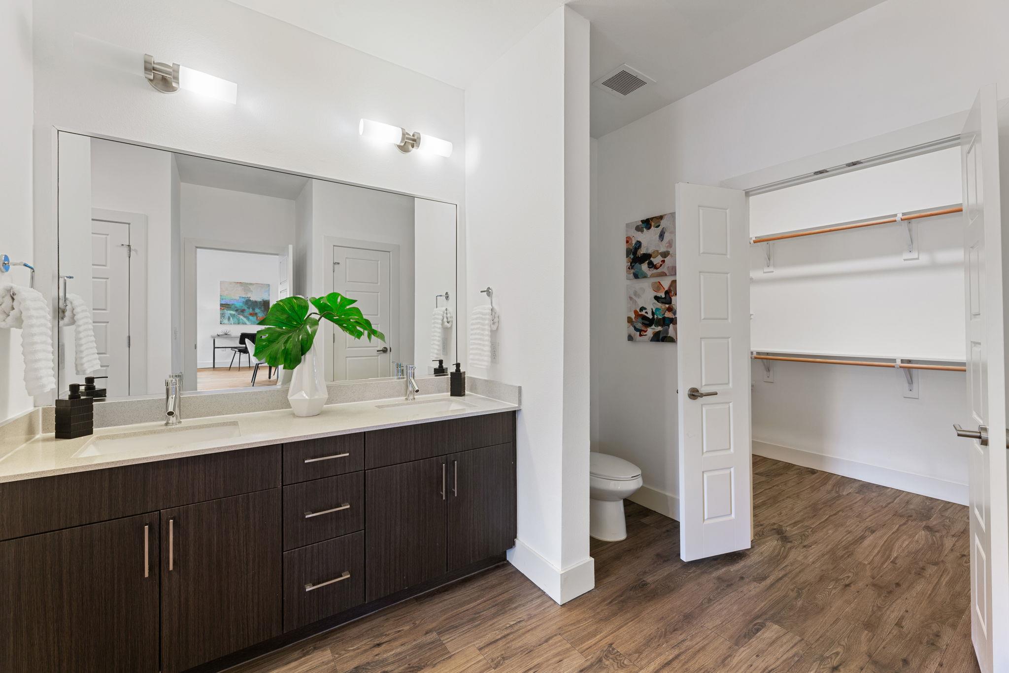 6444 Burnet RD # 204