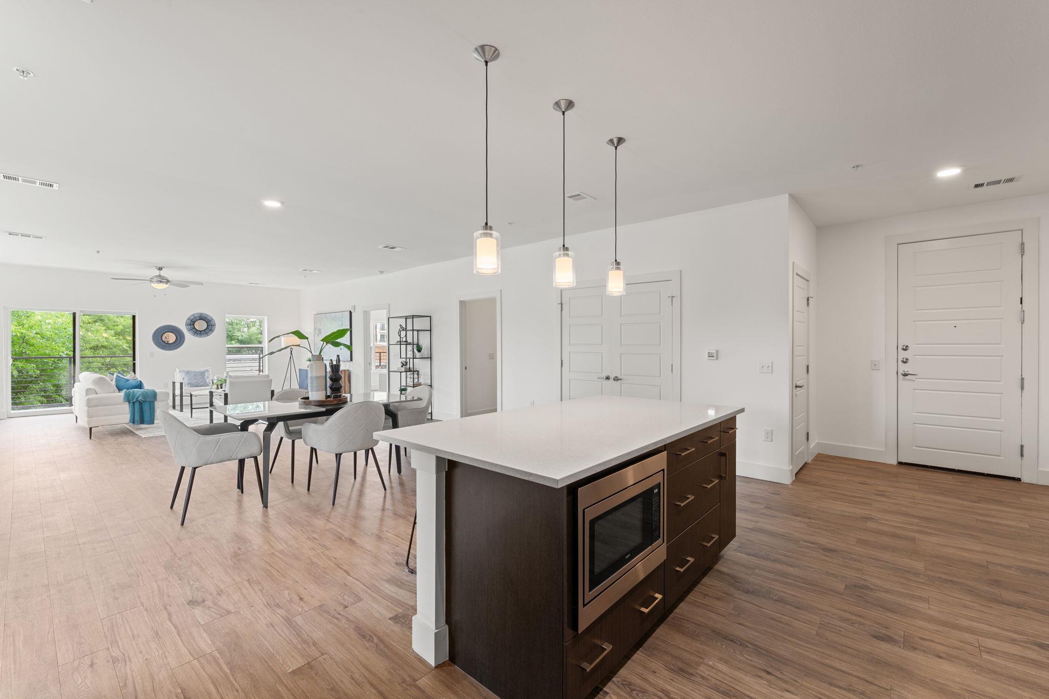 6444 Burnet RD # 204