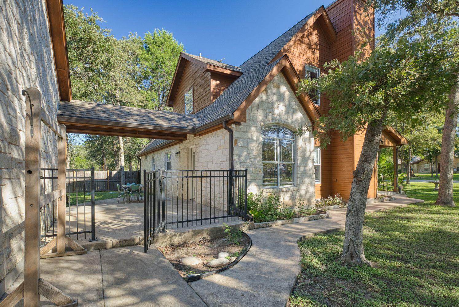 226 Cedar Hills DR