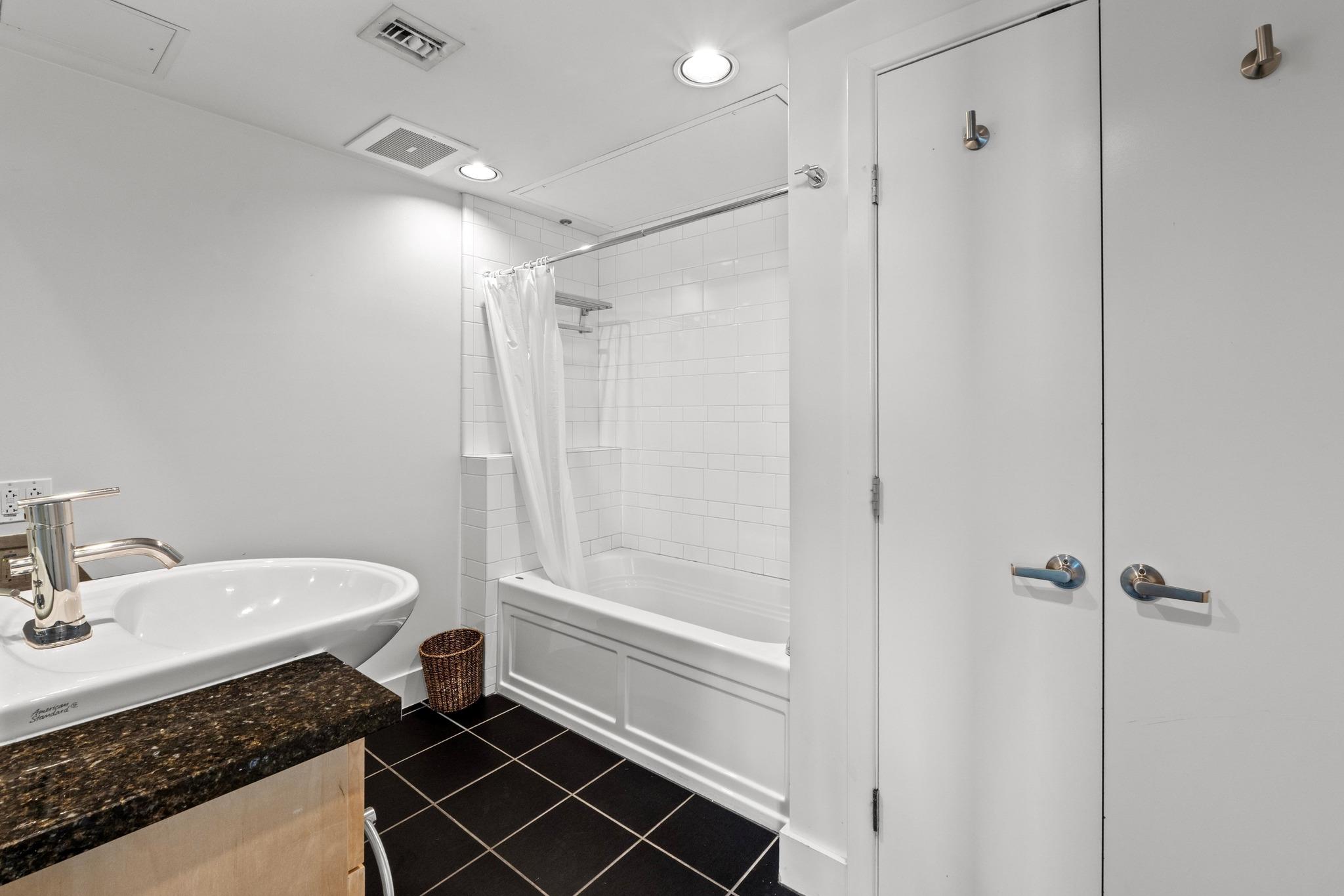 300 Bowie ST # 1208