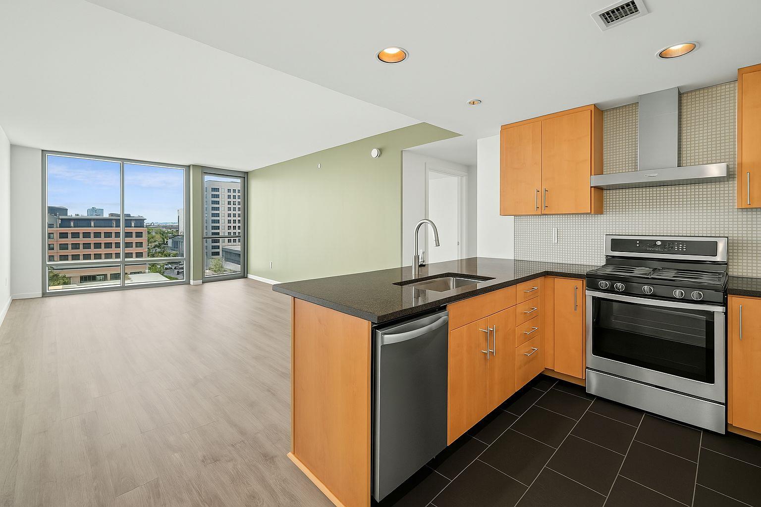 300 Bowie ST # 1208