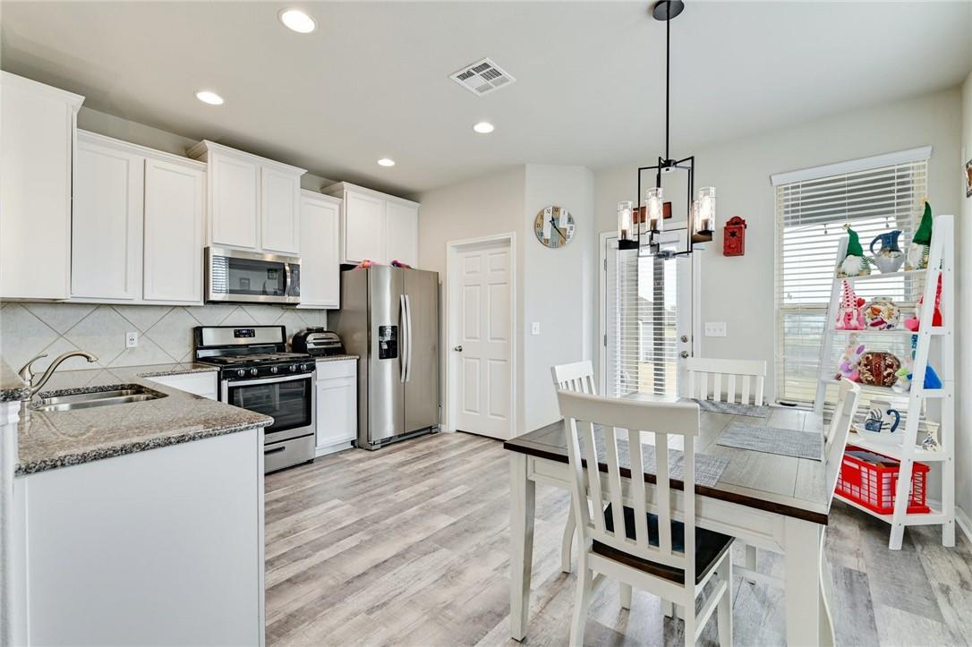 400 Lewisville LN