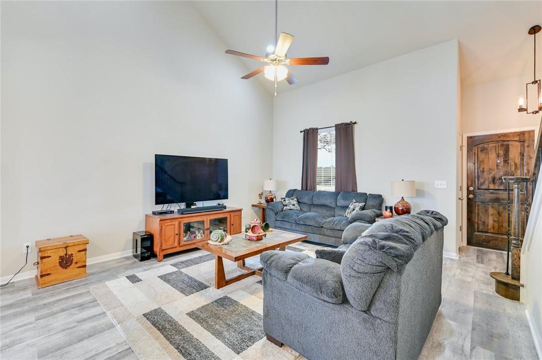 400 Lewisville LN