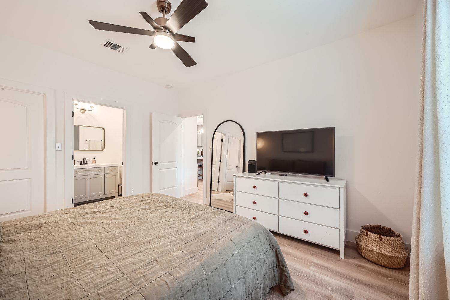 6915 Carver Ave # 1