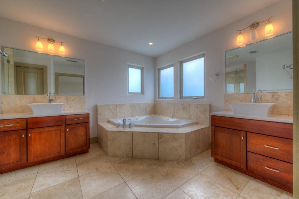 605 Peacock LN # C