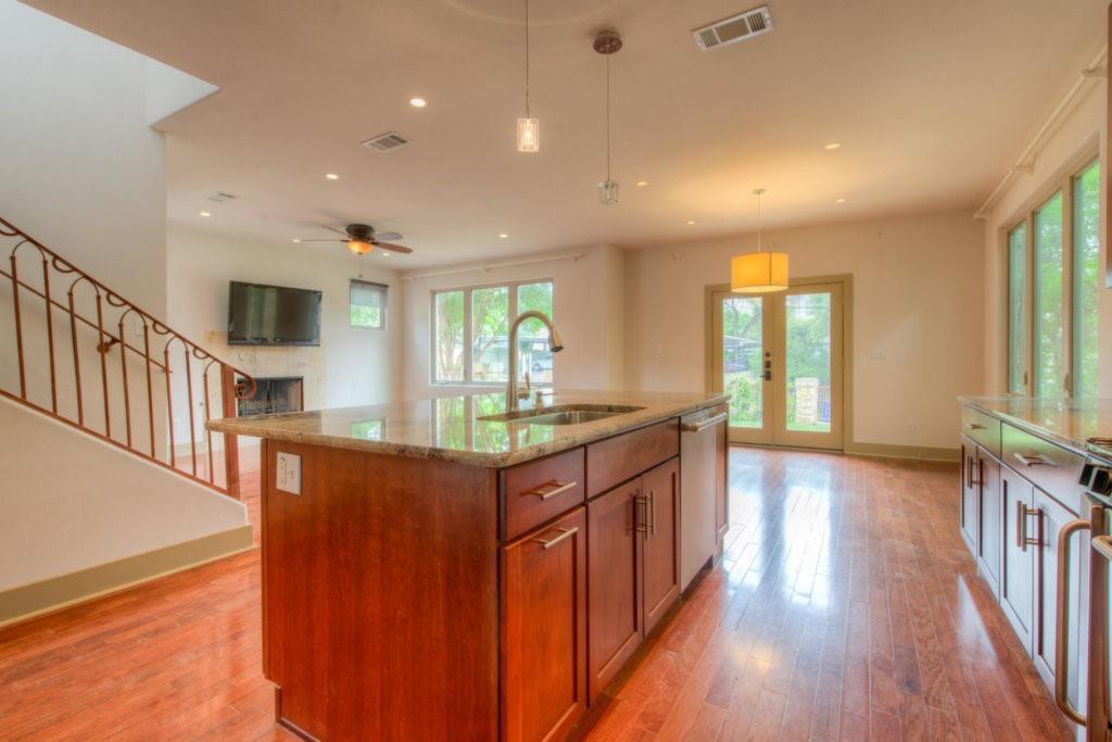 605 Peacock LN # C