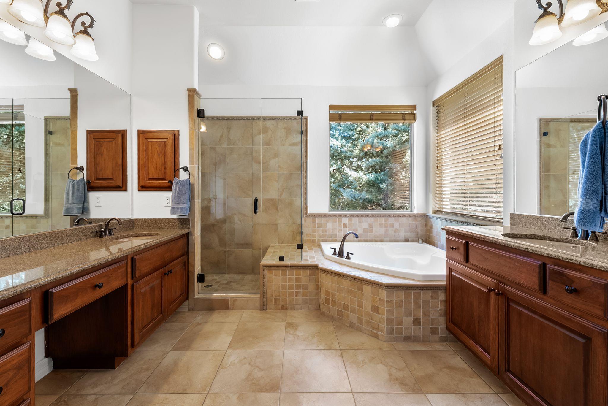 13100 Country Trails LN