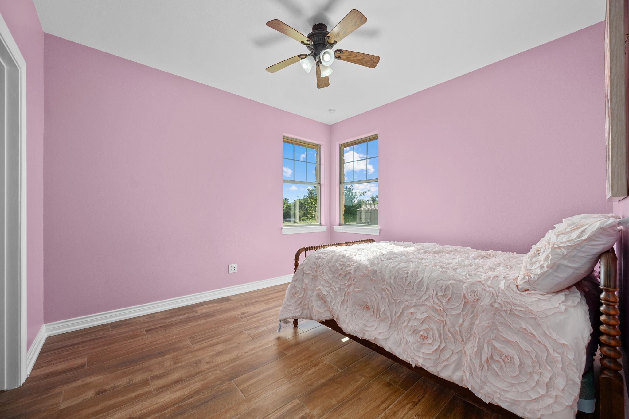 140 N Encino XING