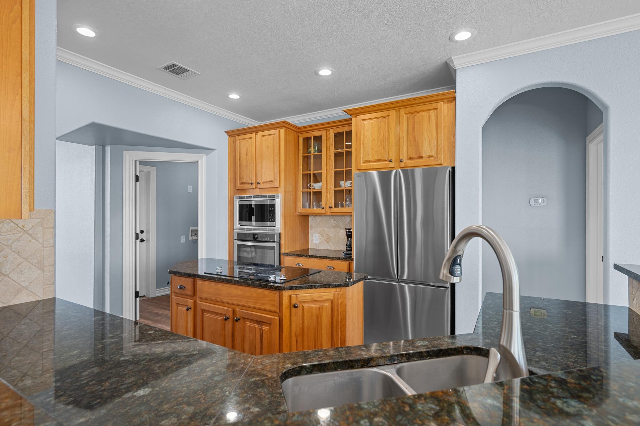 140 N Encino XING