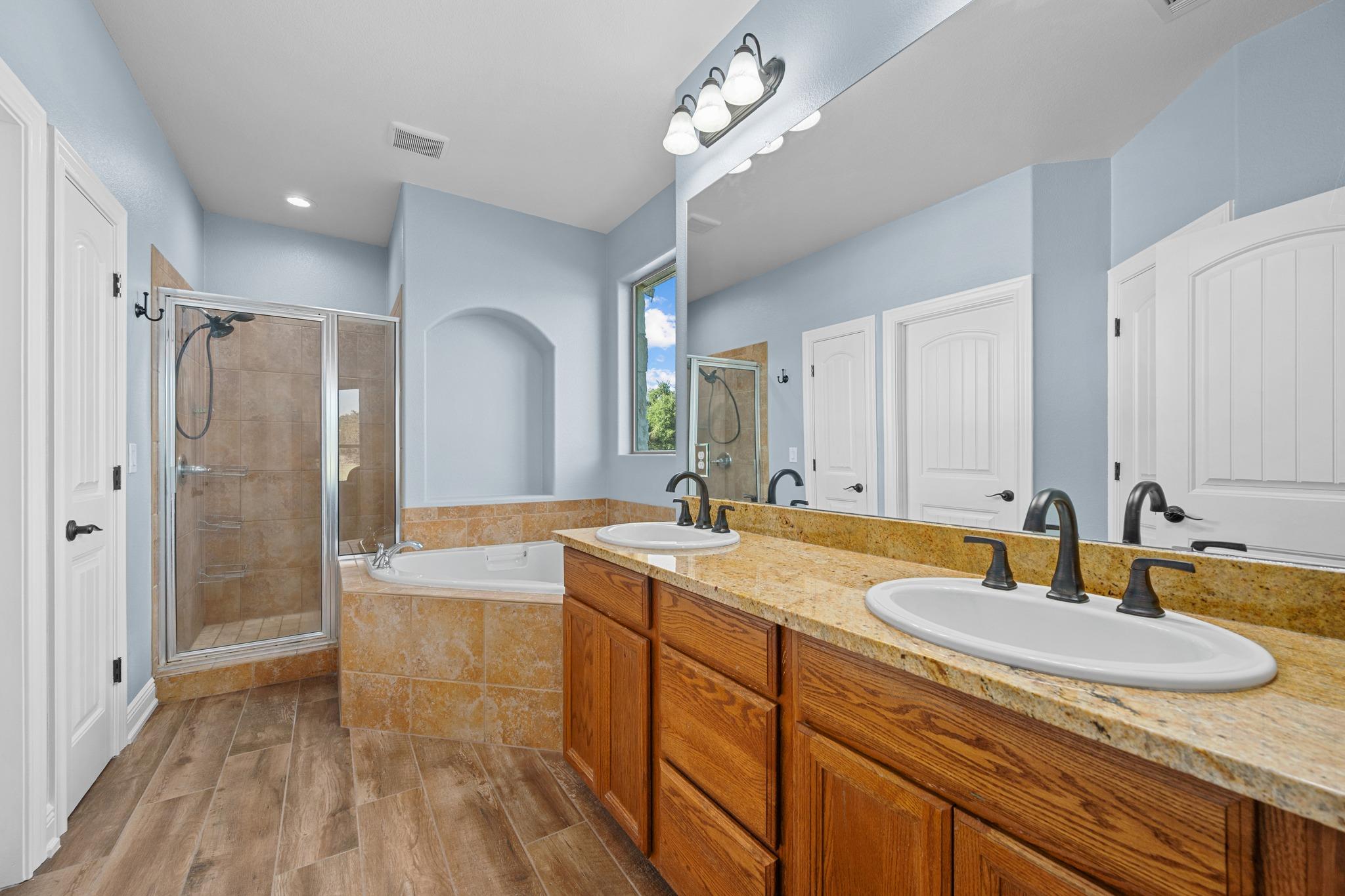 140 N Encino XING