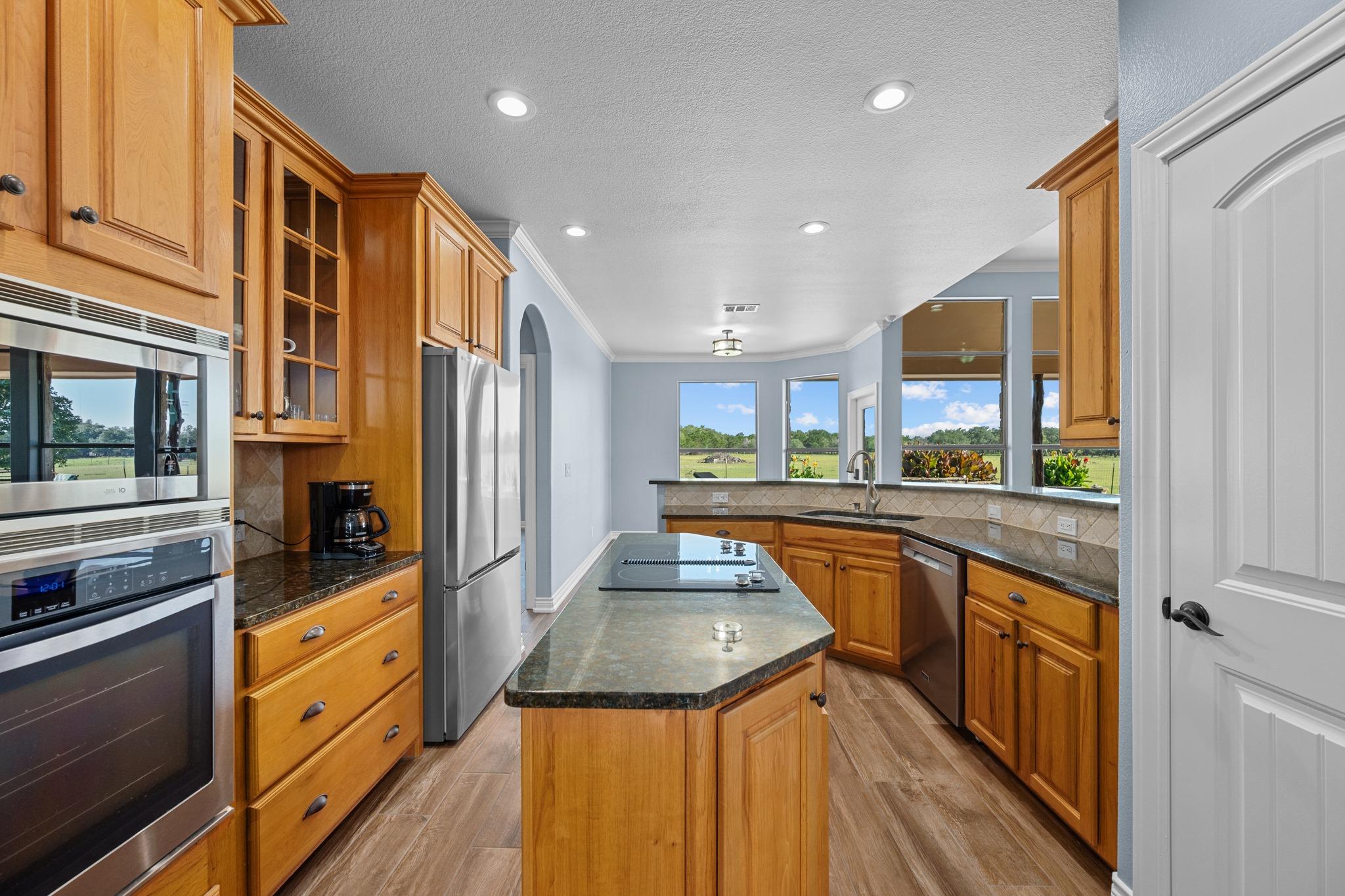 140 N Encino XING