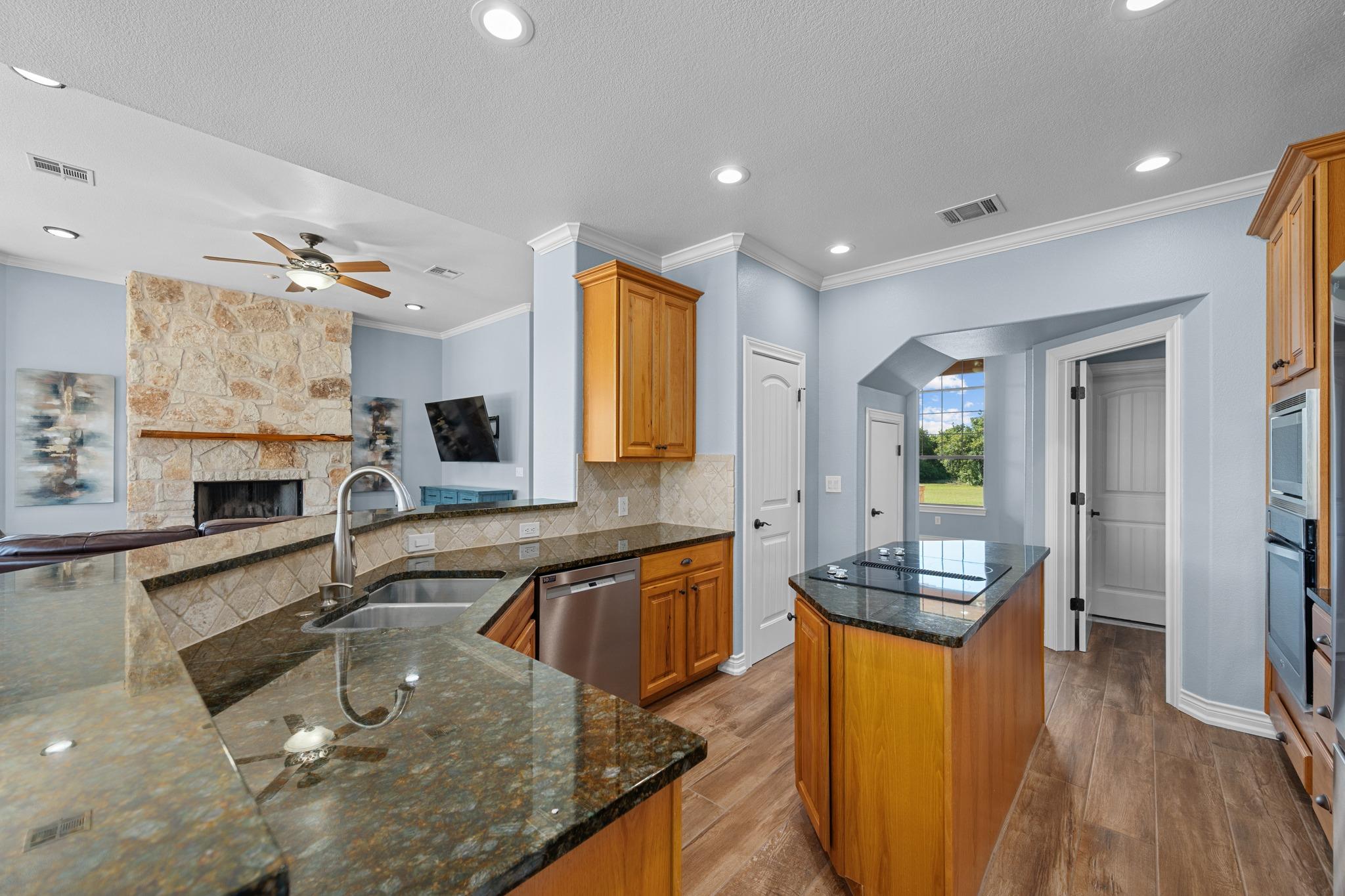 140 N Encino XING