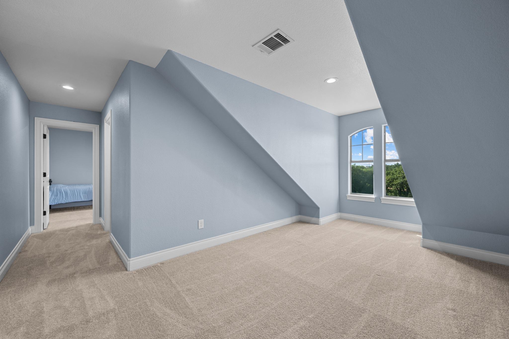 140 N Encino XING