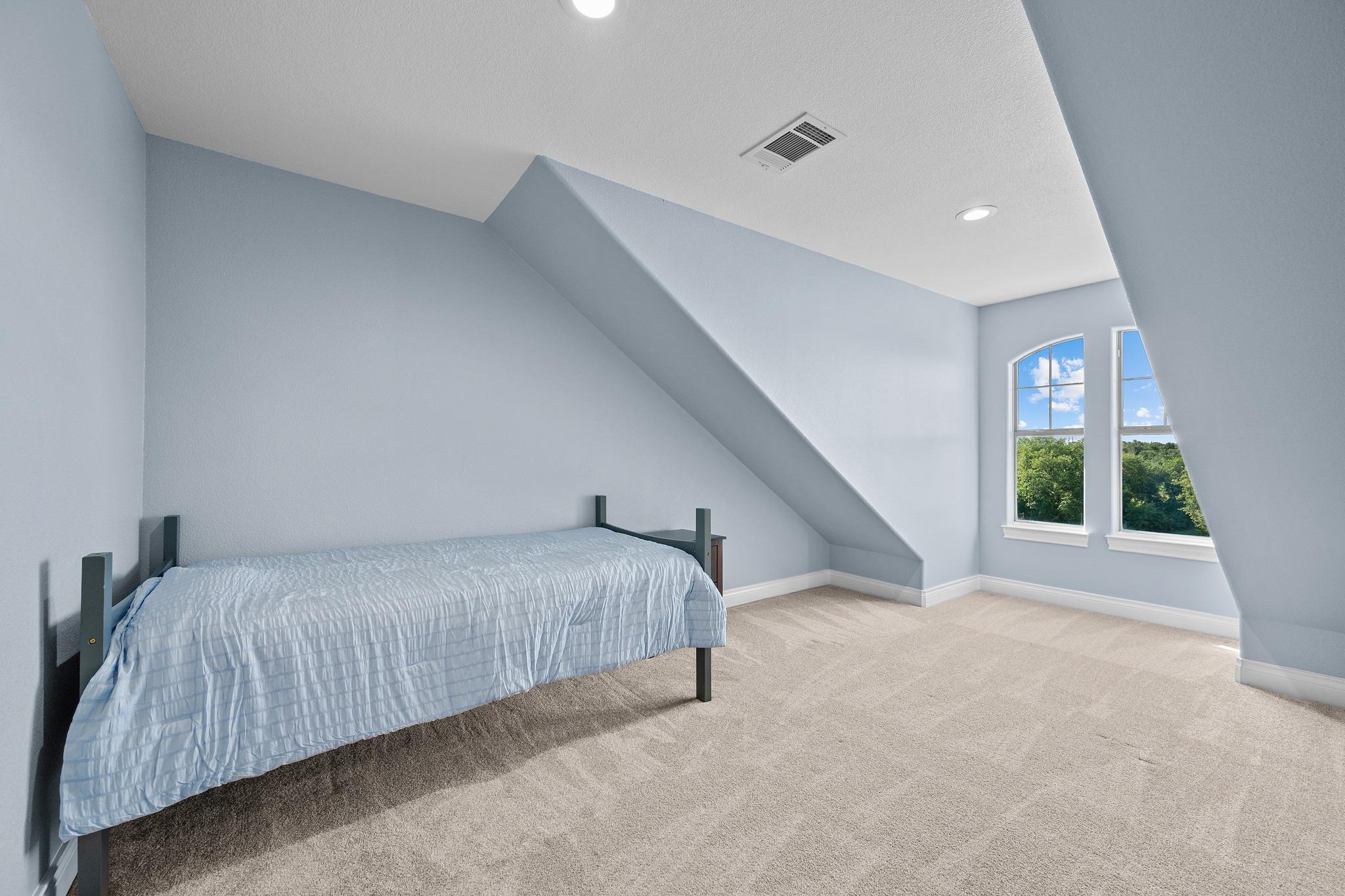 140 N Encino XING