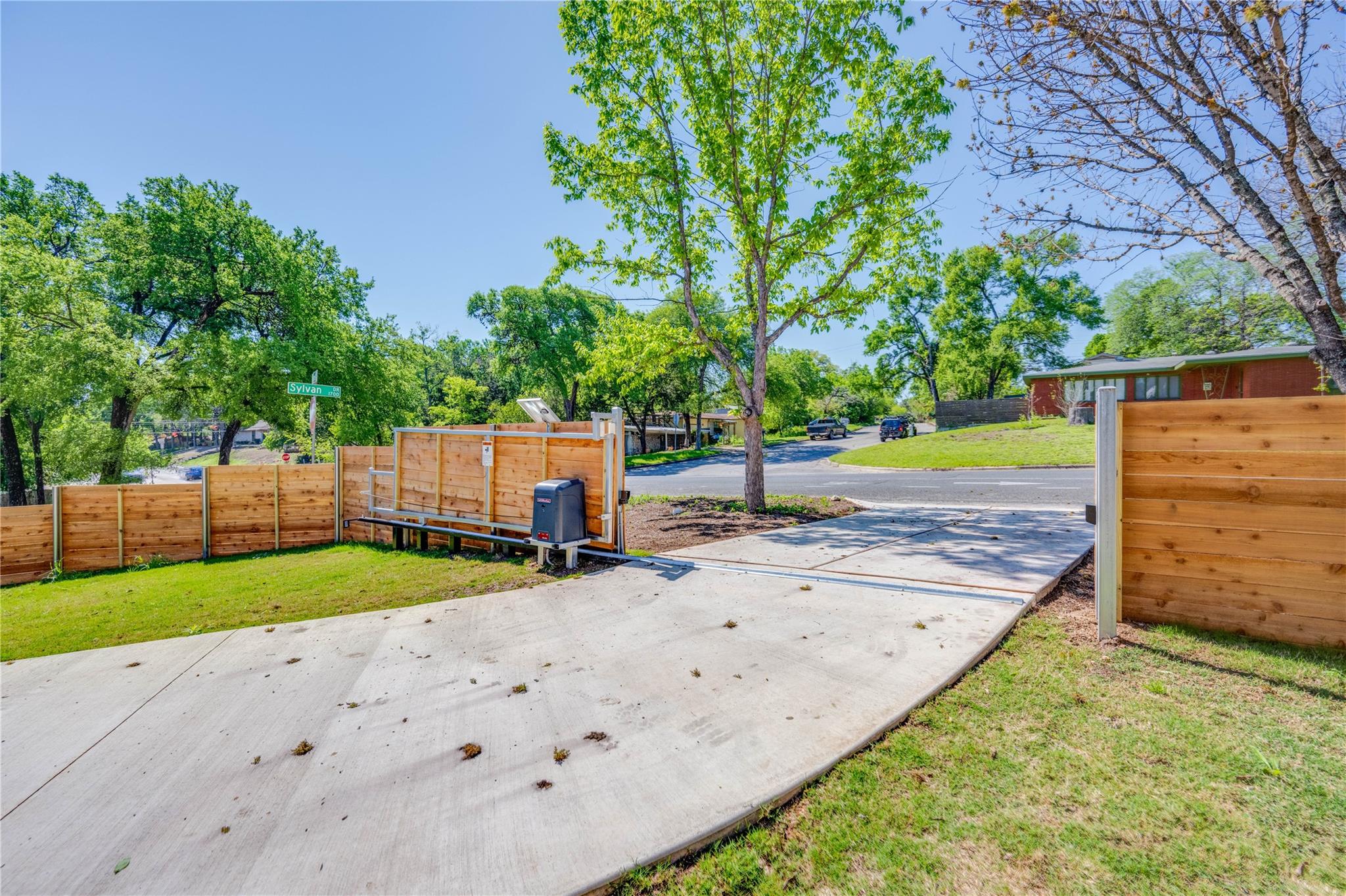 1714 Woodland Ave # 1