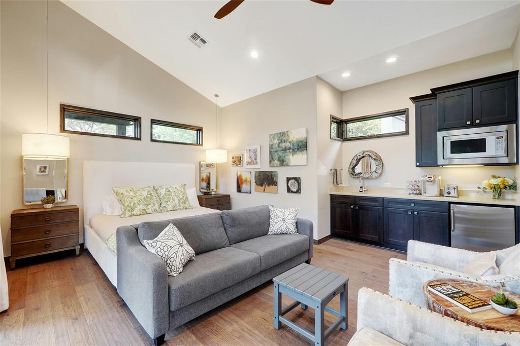 2113 Barbaro WAY # 16
