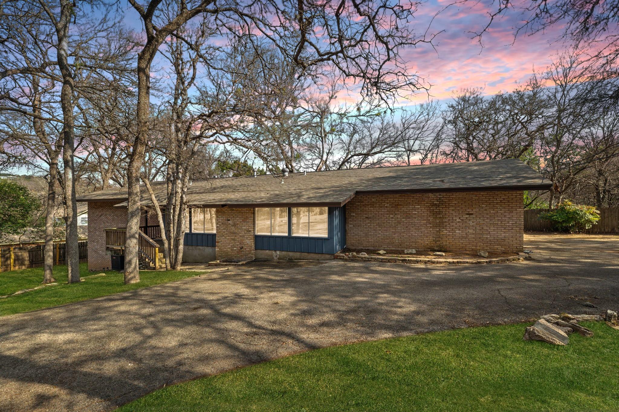 1603 Westlake DR