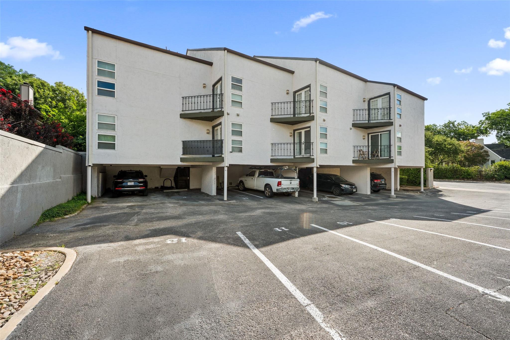 1500 Woodlawn BLVD # 304