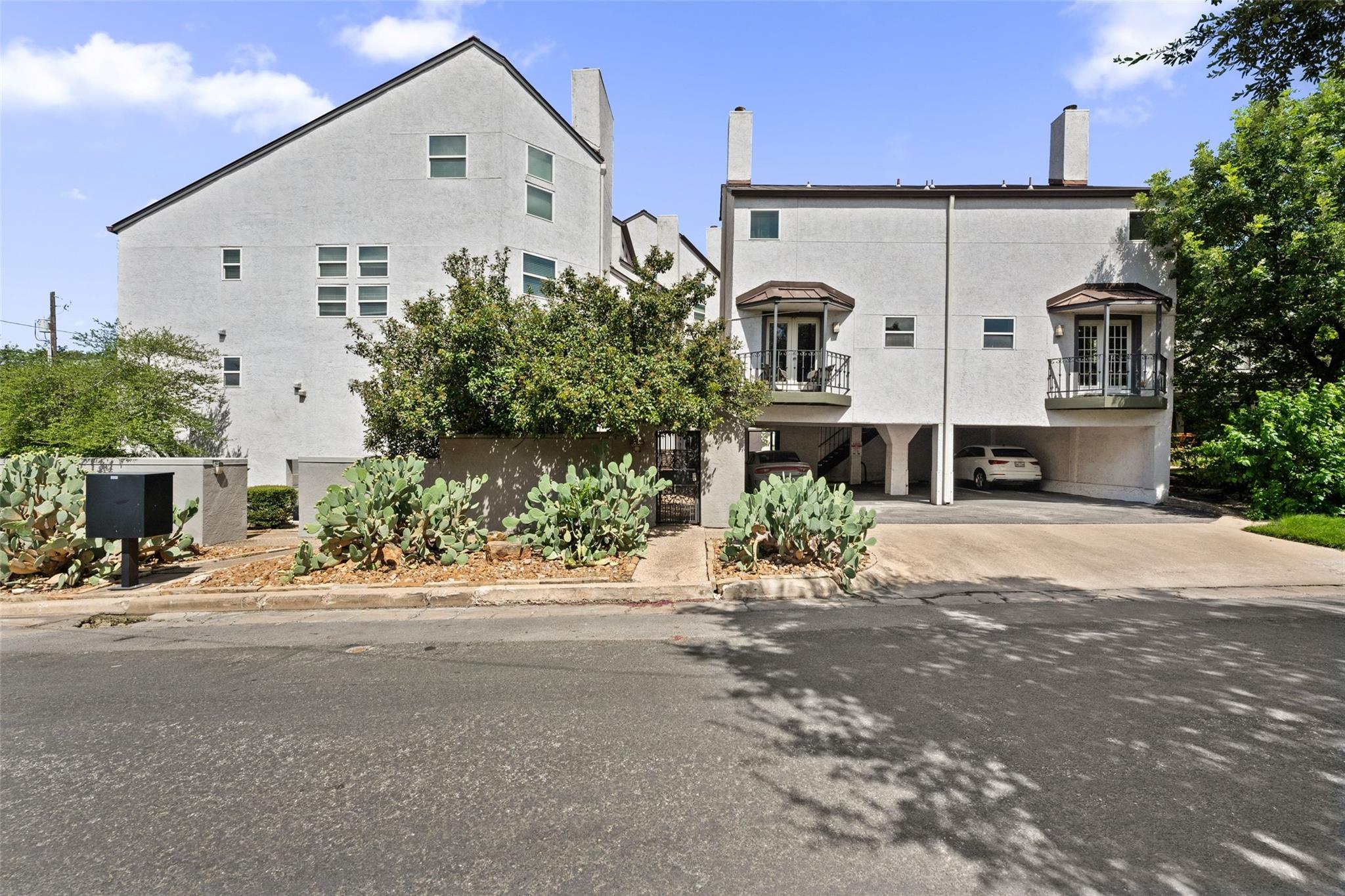 1500 Woodlawn BLVD # 304