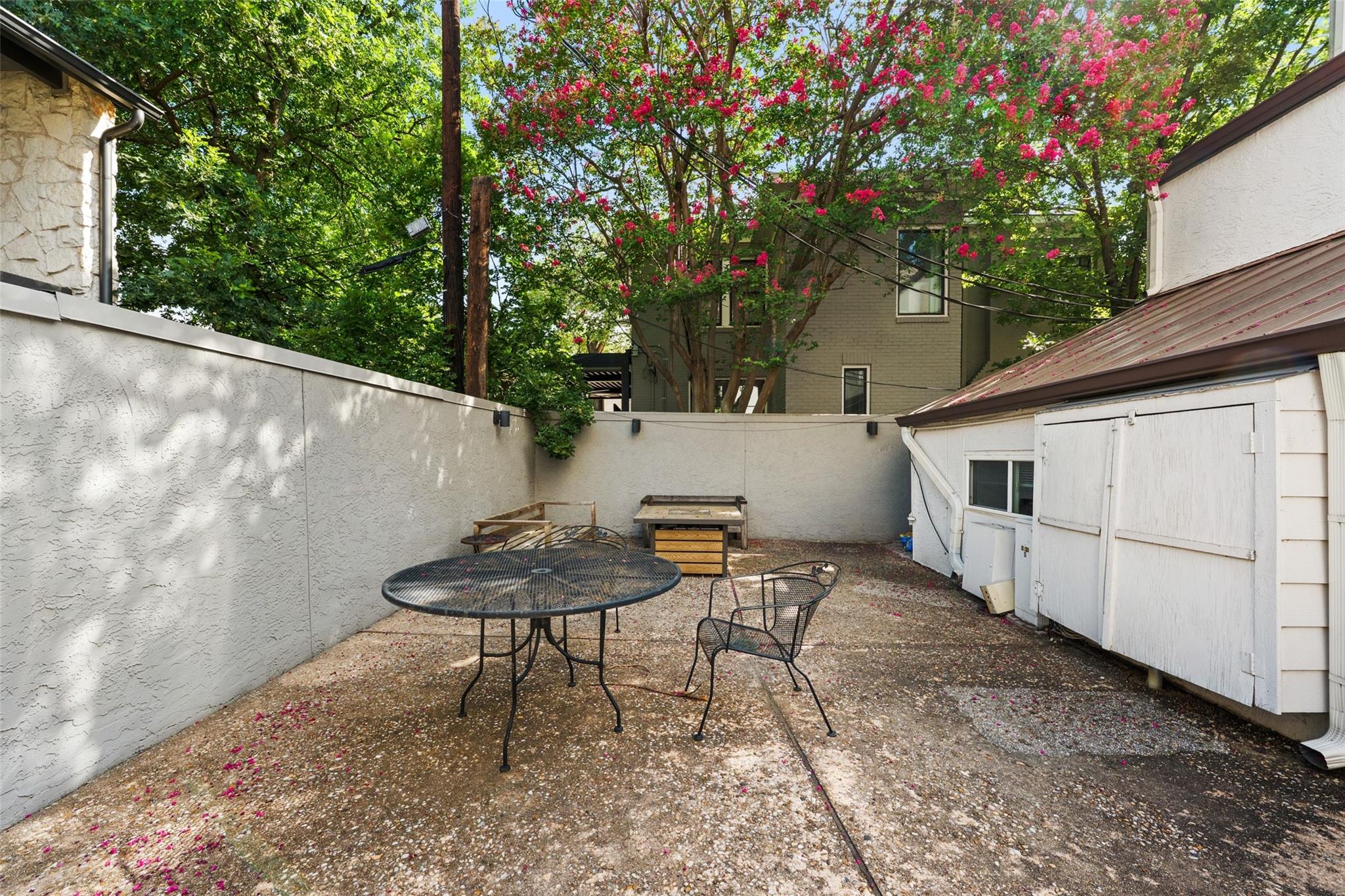 1500 Woodlawn BLVD # 304