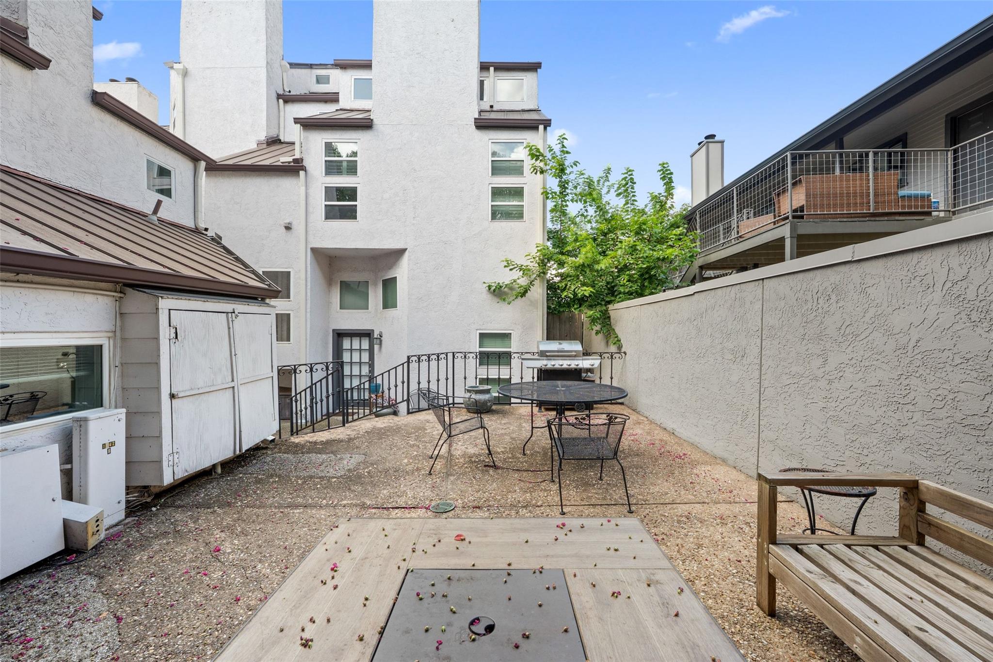1500 Woodlawn BLVD # 304