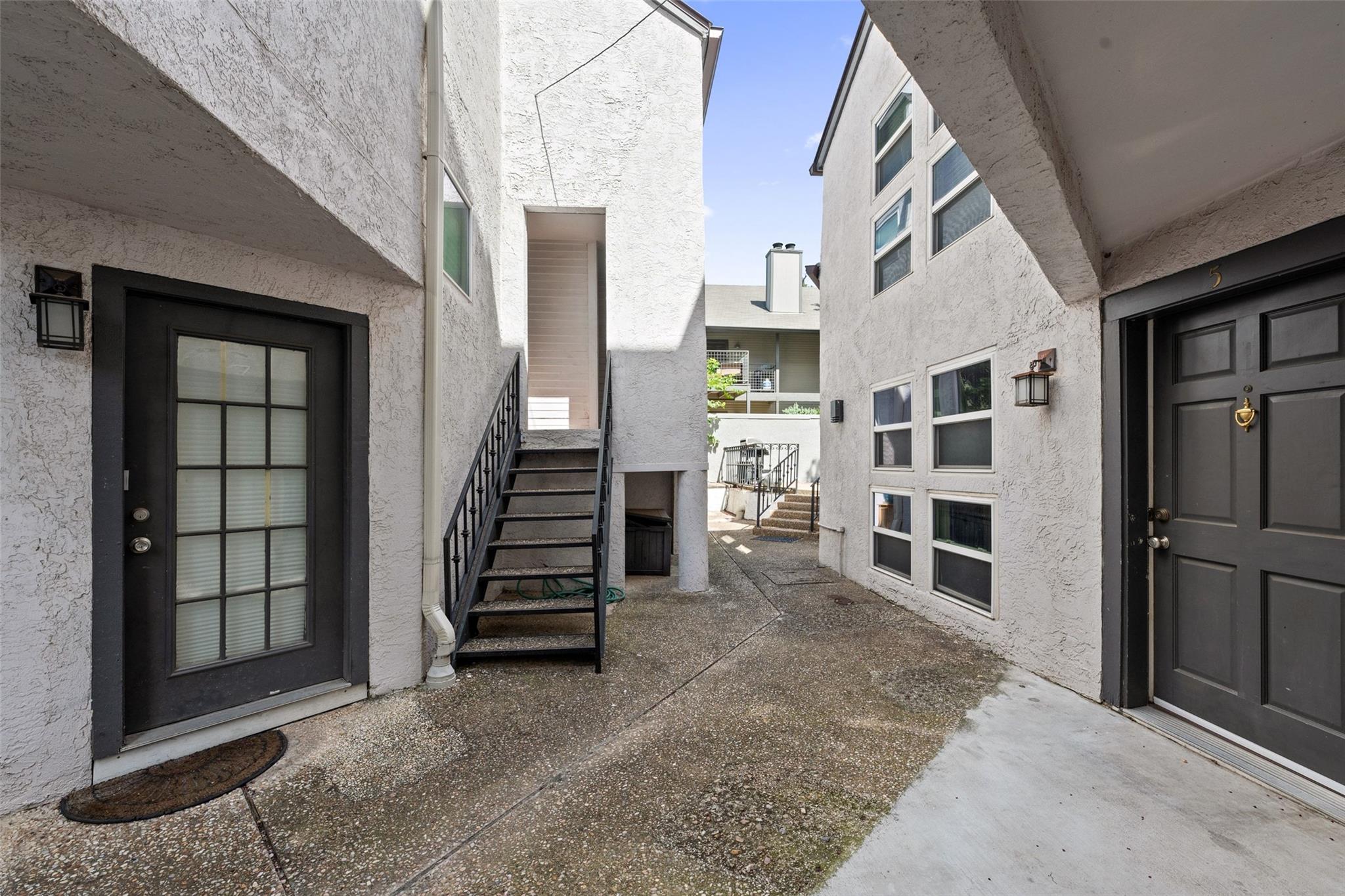 1500 Woodlawn BLVD # 304