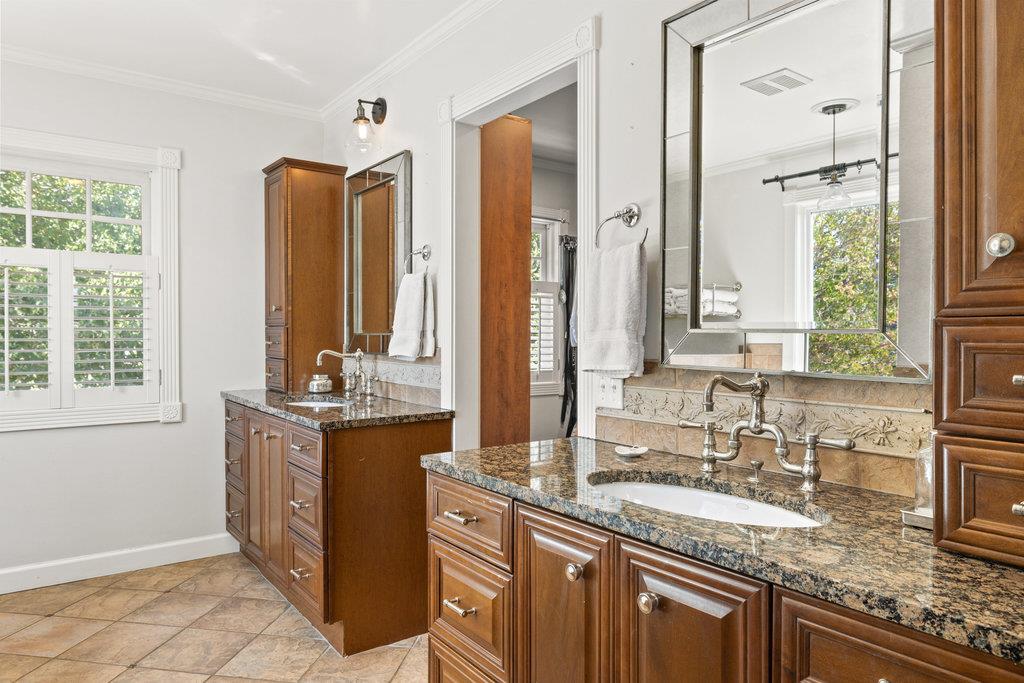 2103 Doral DR, Austin