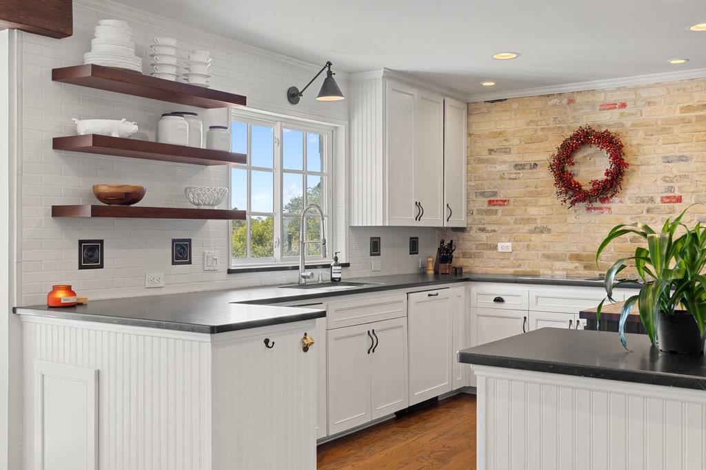 2103 Doral DR, Austin