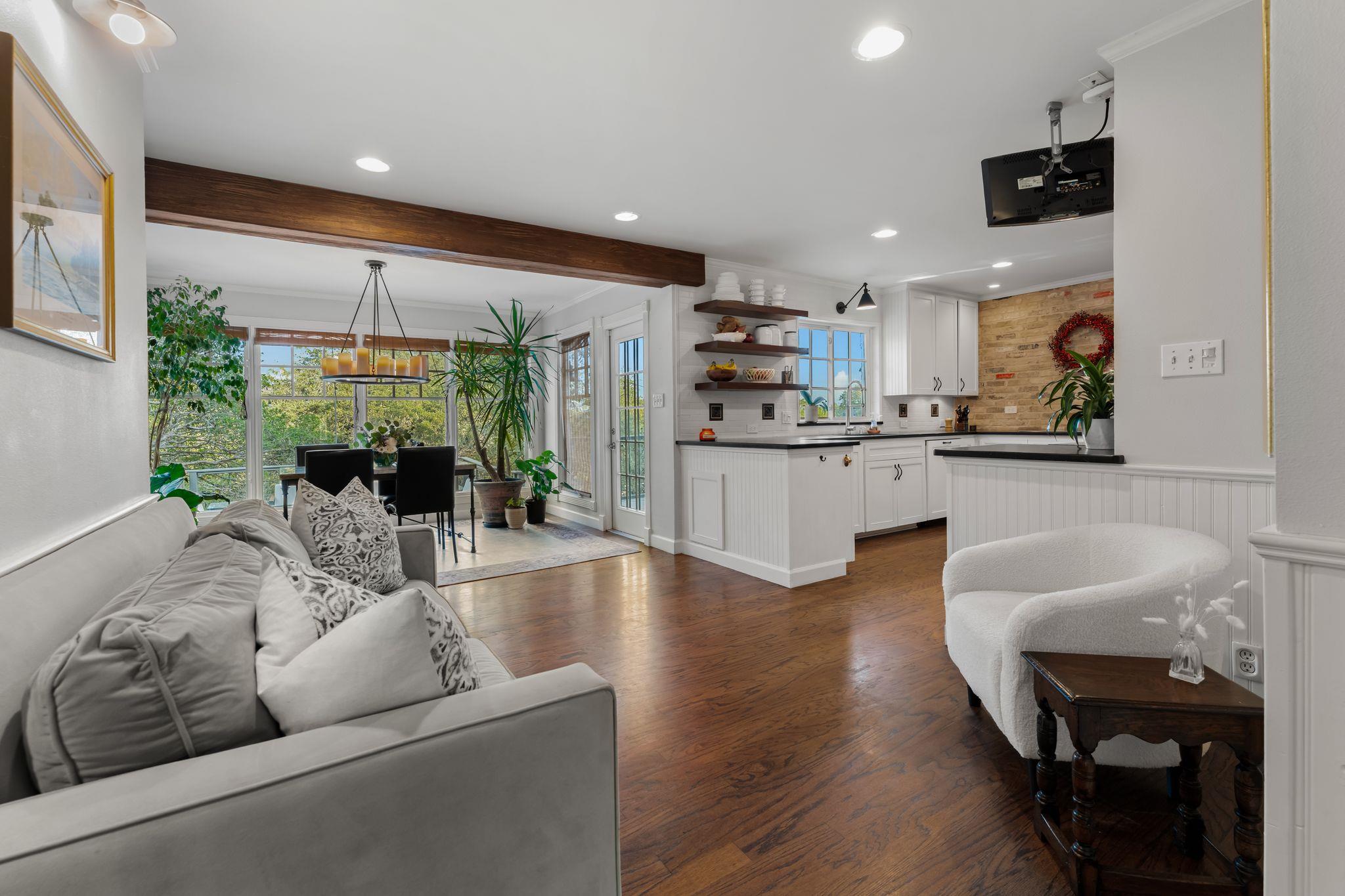 2103 Doral DR, Austin