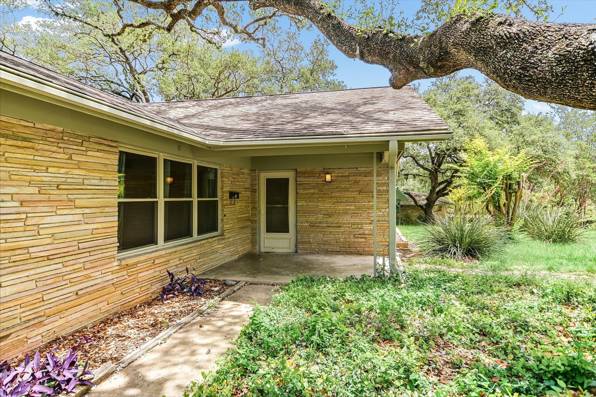 502 Sunset CIR
