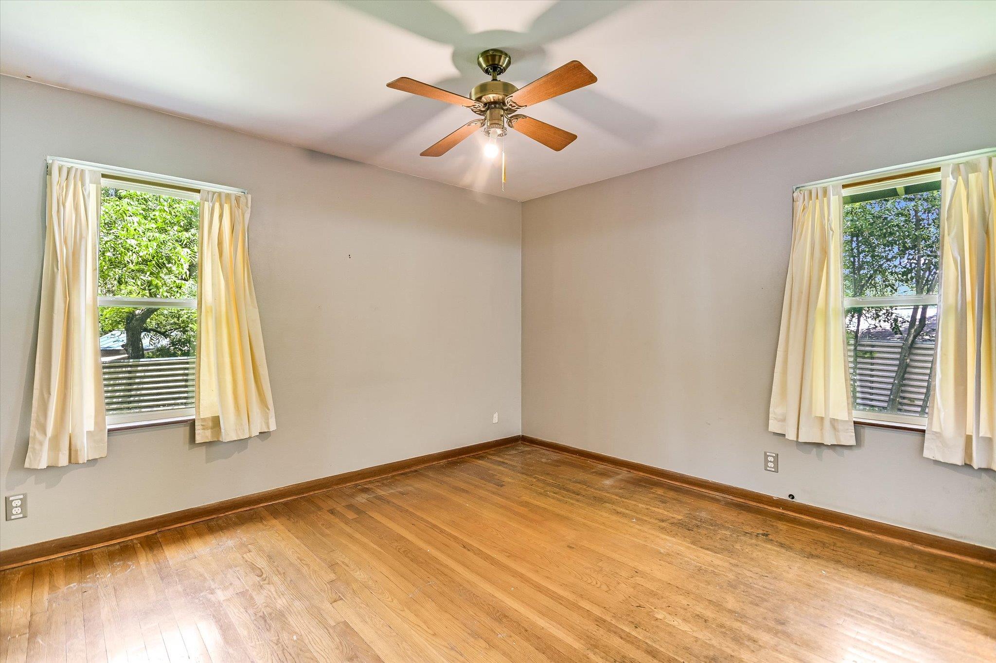 502 Sunset CIR