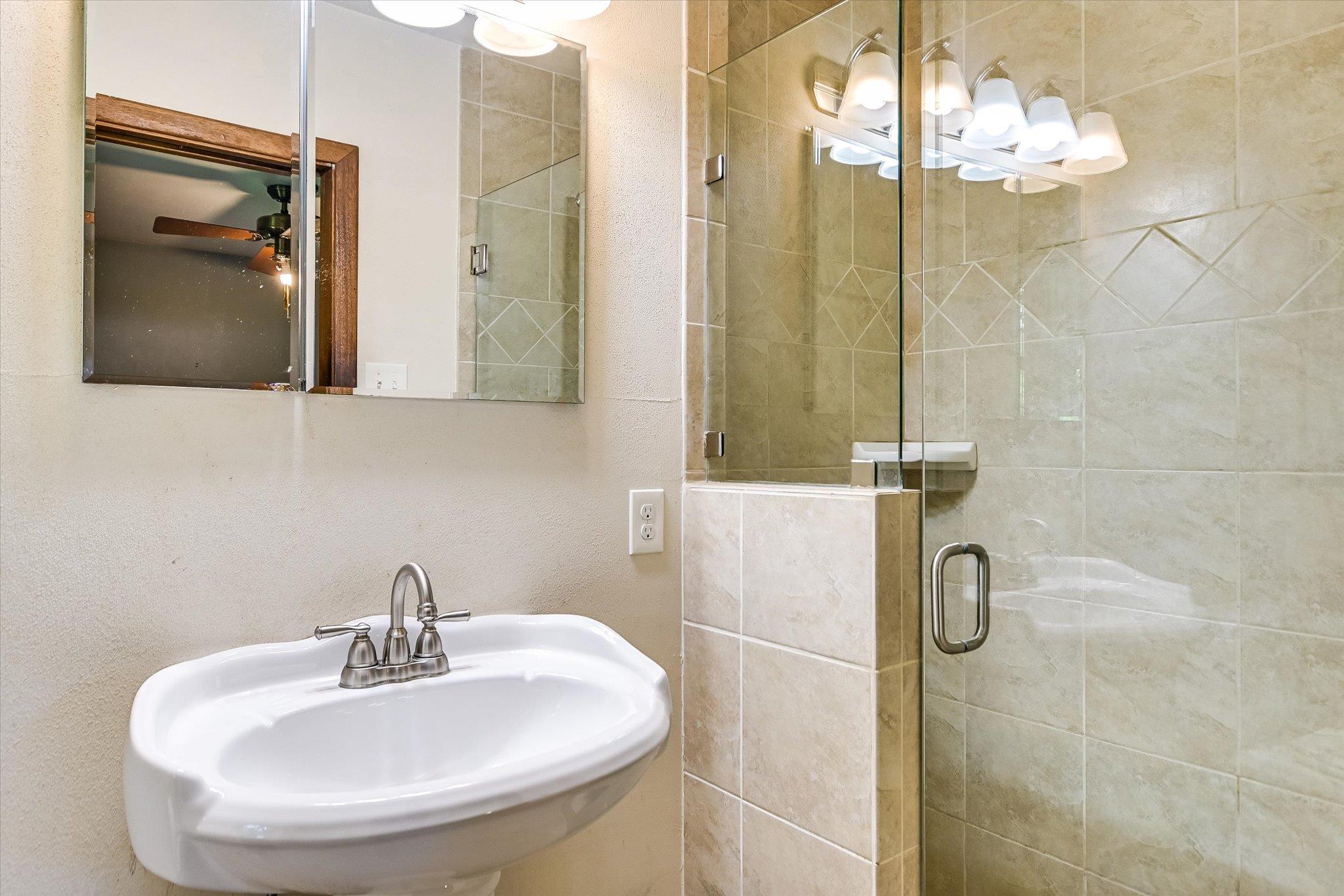 502 Sunset CIR