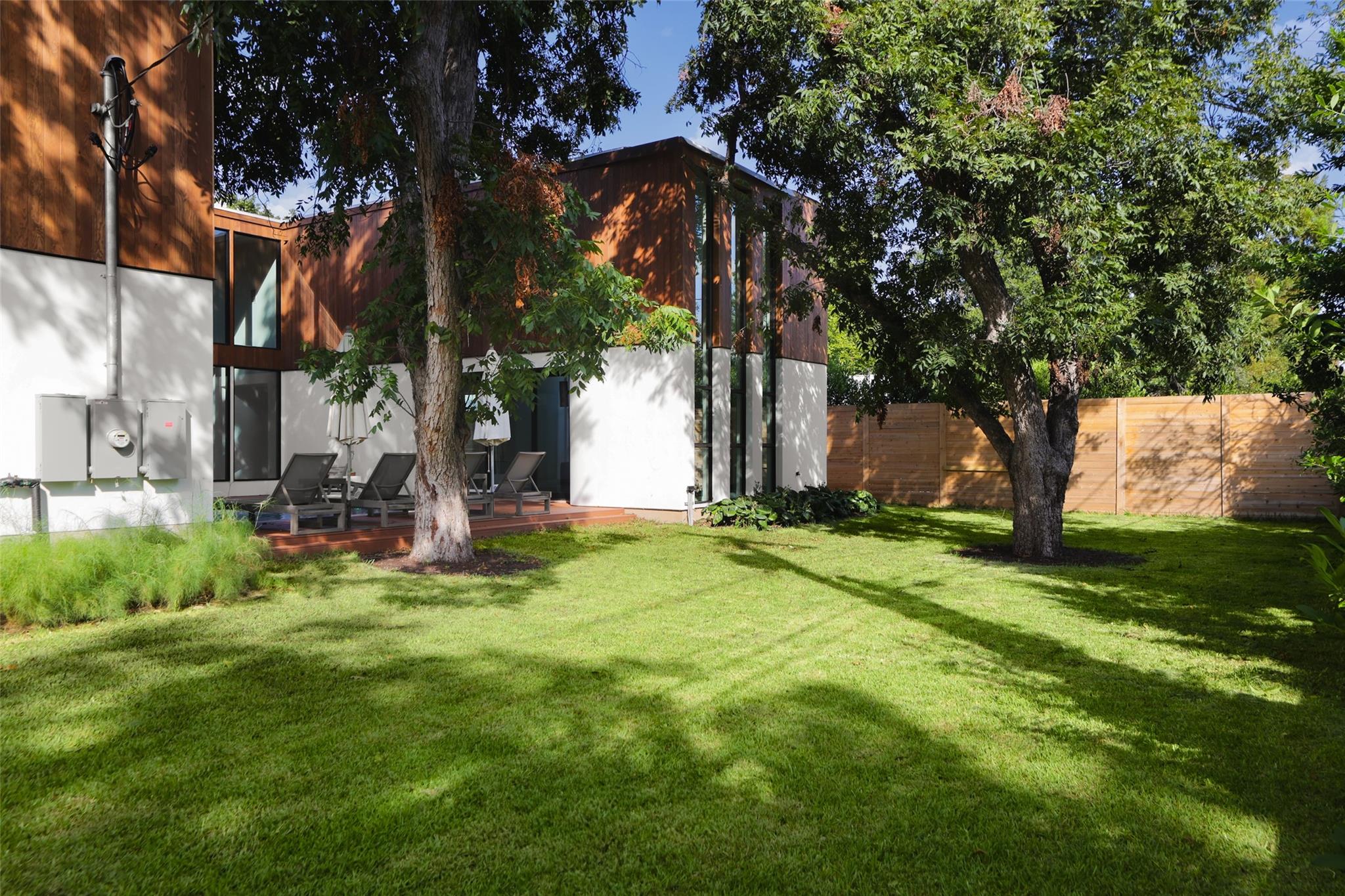 2709 Addison Ave