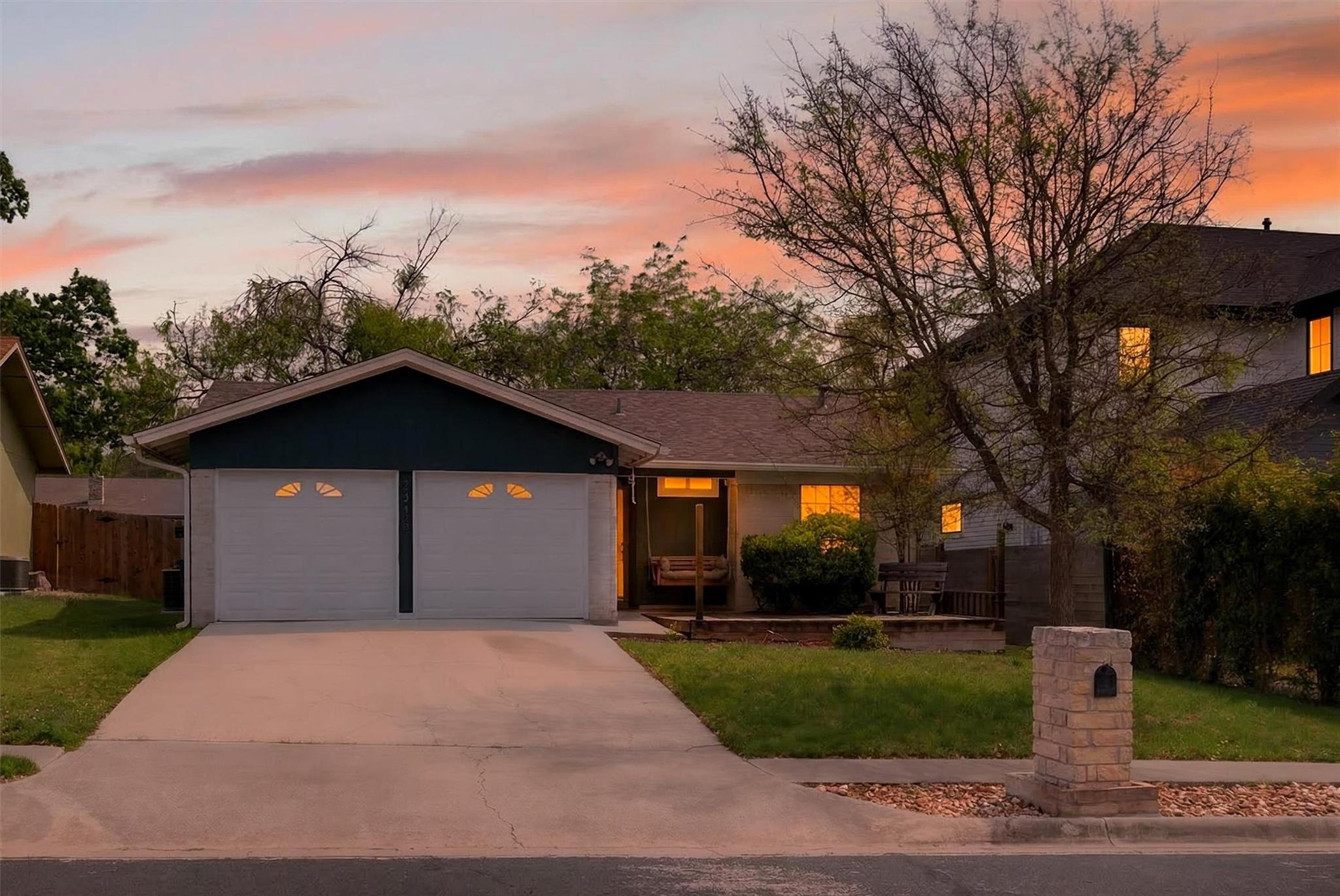7025 Crosswood DR