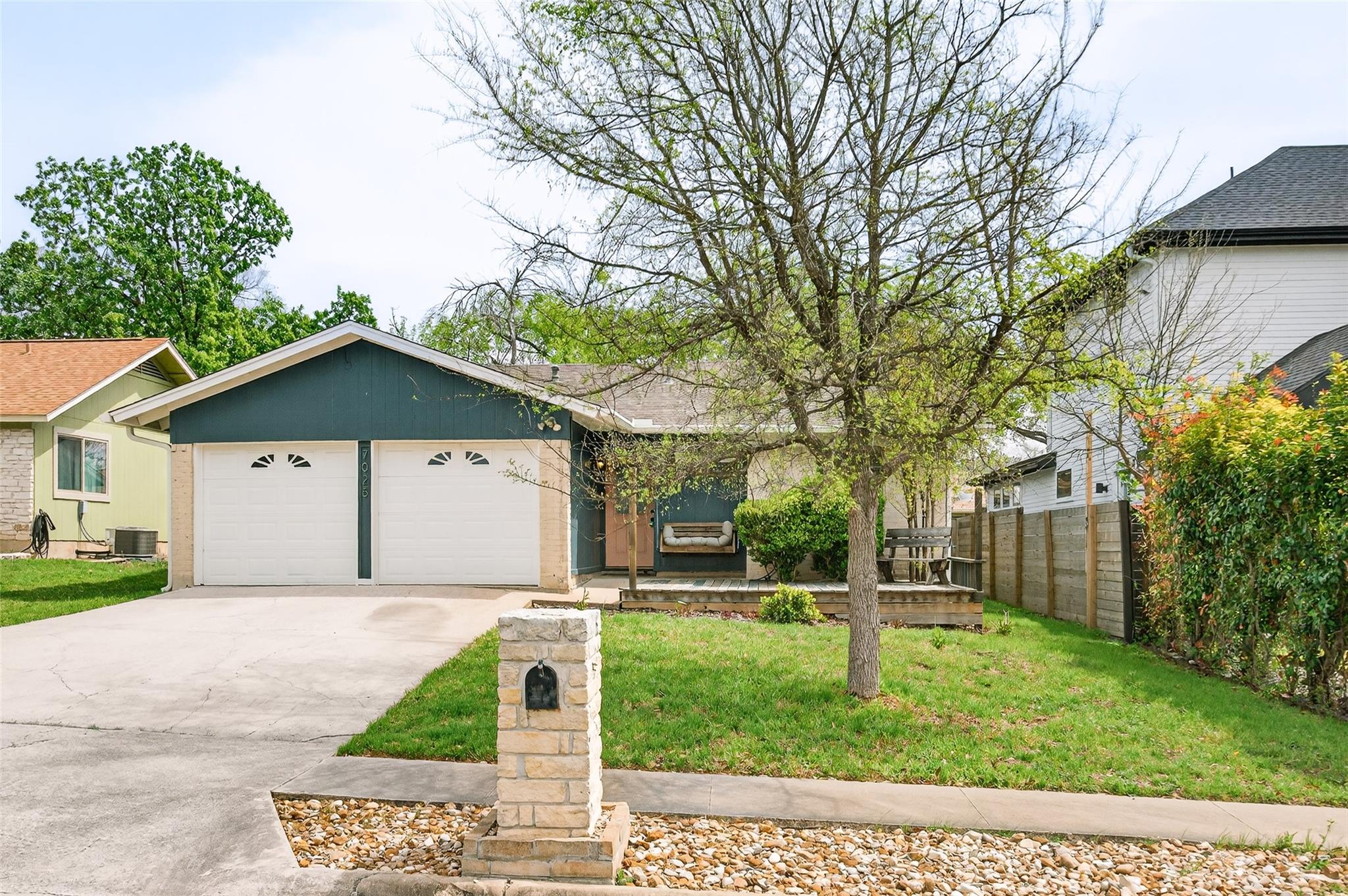 7025 Crosswood DR