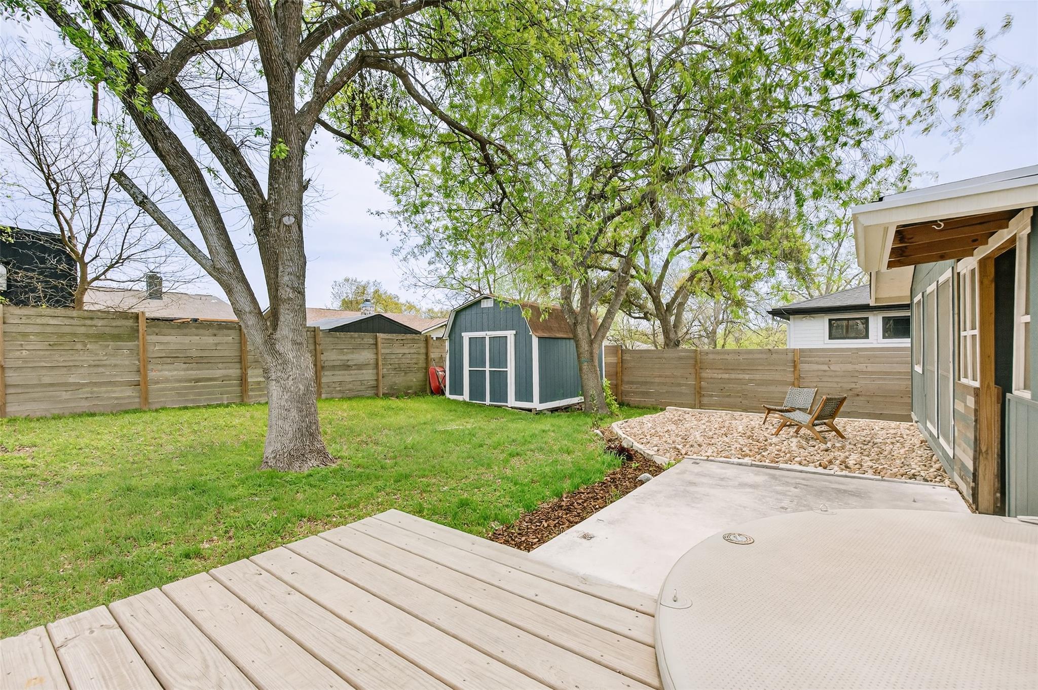 7025 Crosswood DR