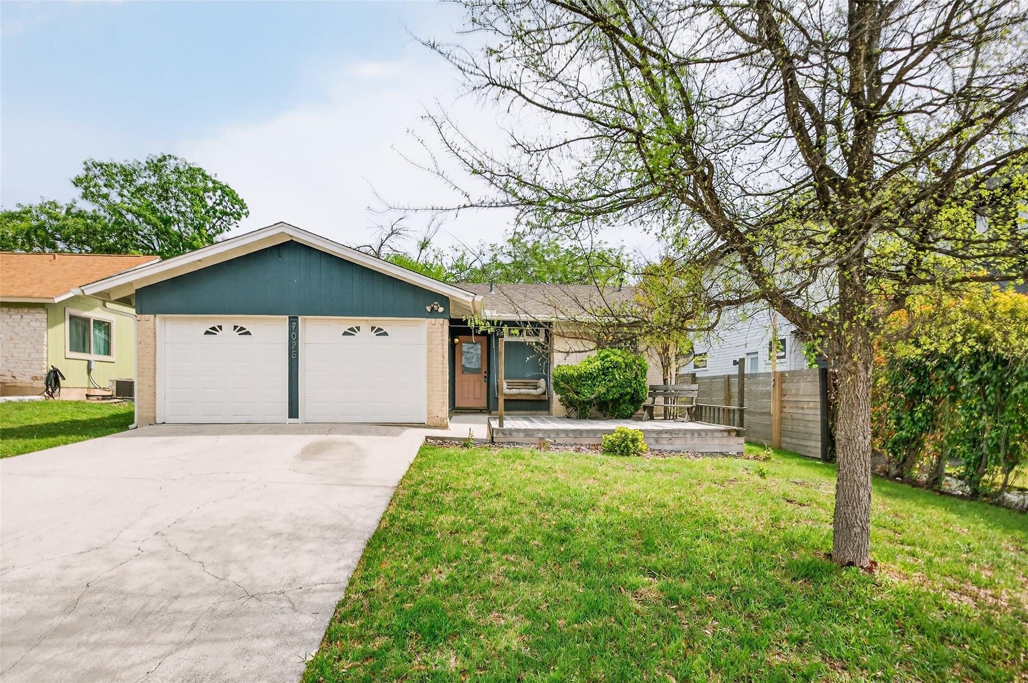 7025 Crosswood DR