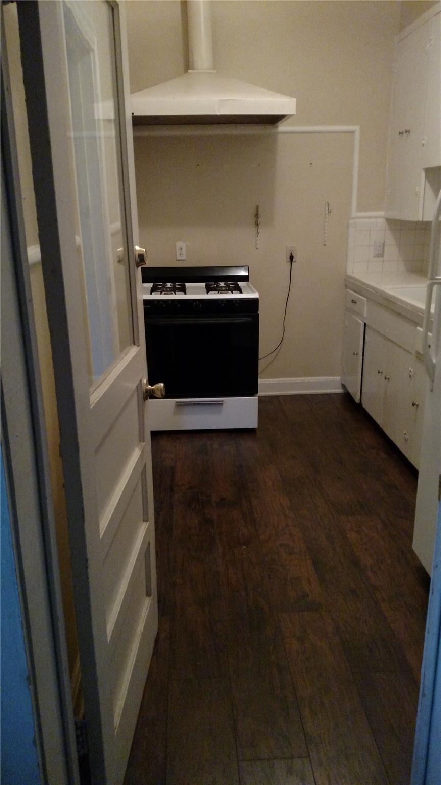 218 W 51st ST