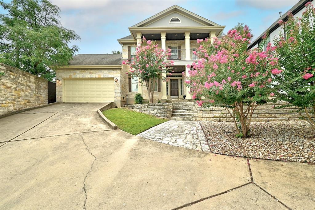 1111 E Riverside DR