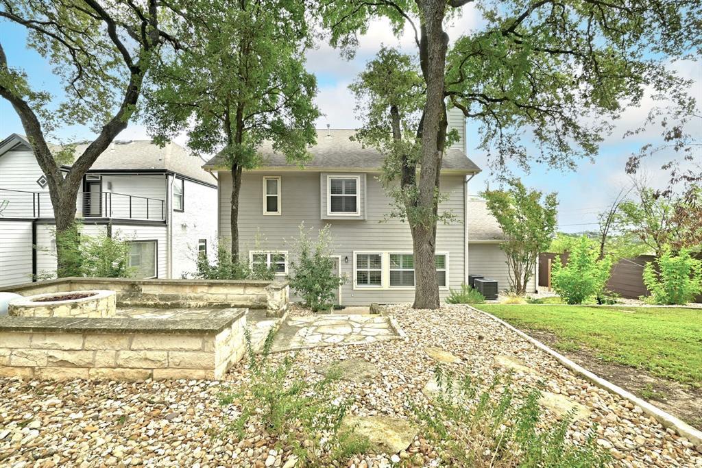 1111 E Riverside DR