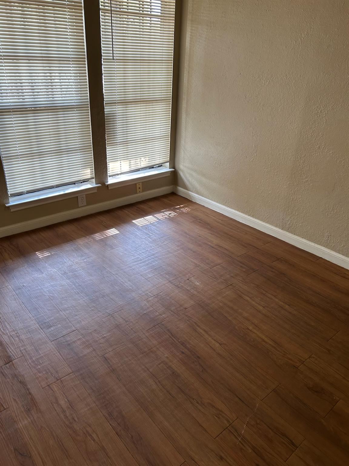 5006 Sara DR