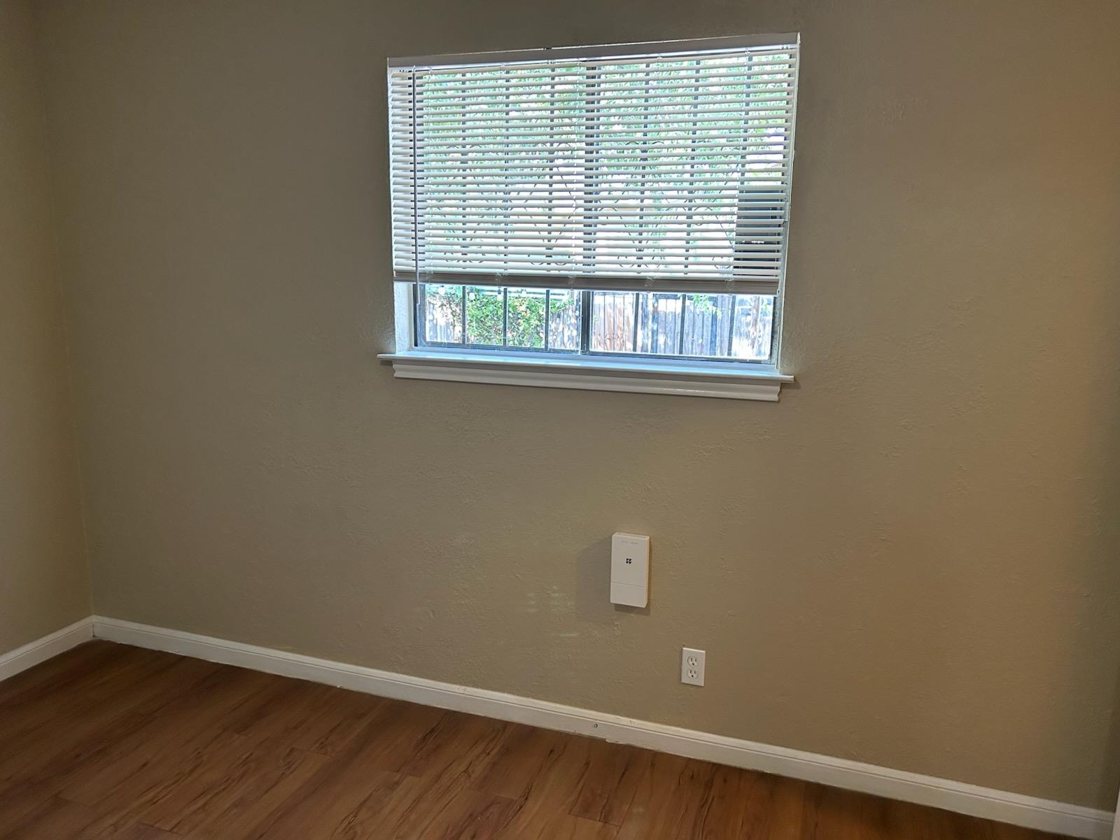 5006 Sara DR