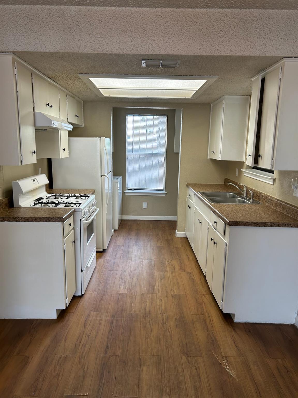 5006 Sara DR