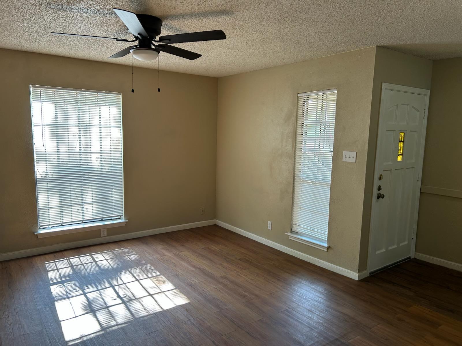 5006 Sara DR