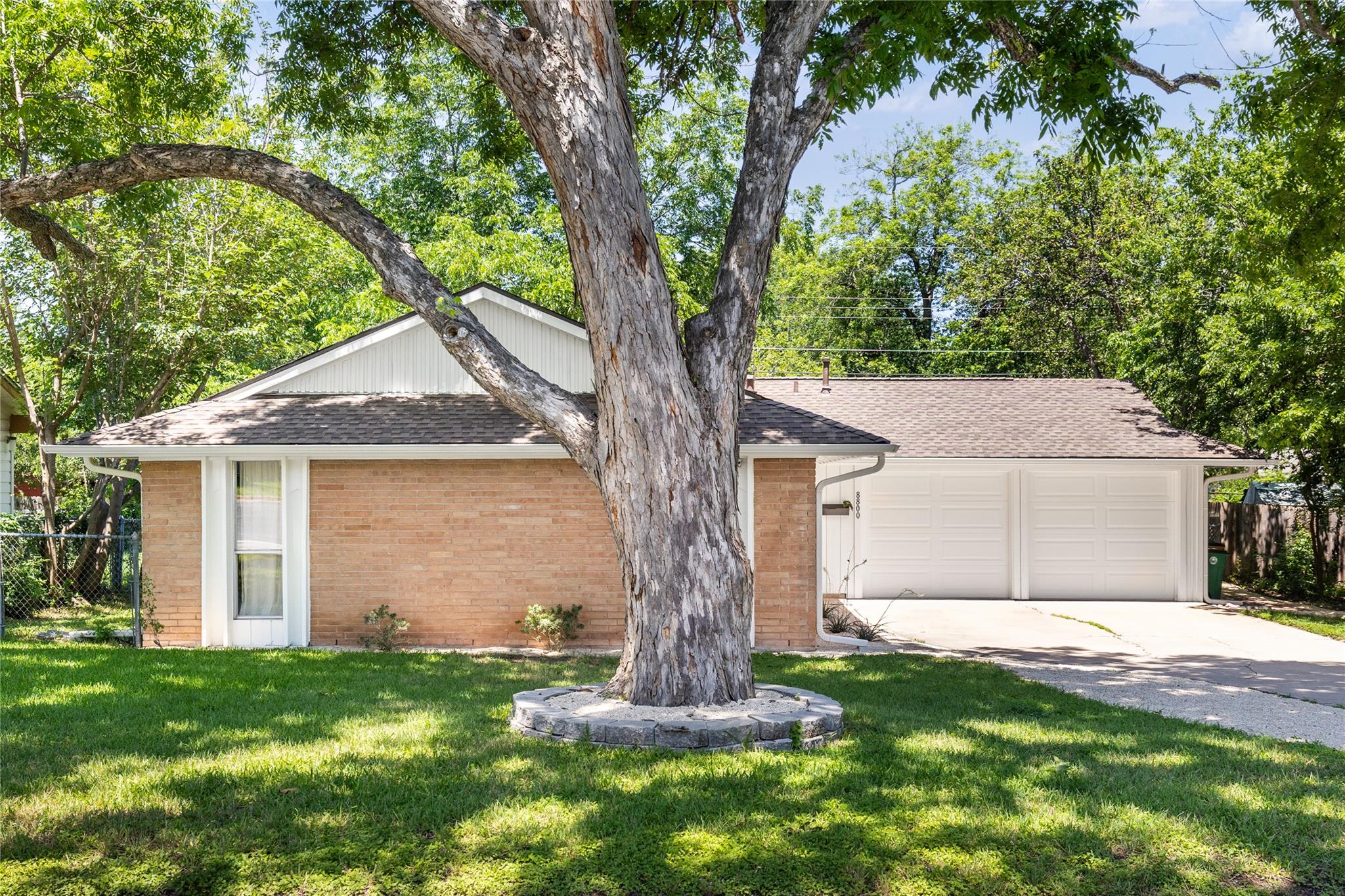 8800 Parkfield DR