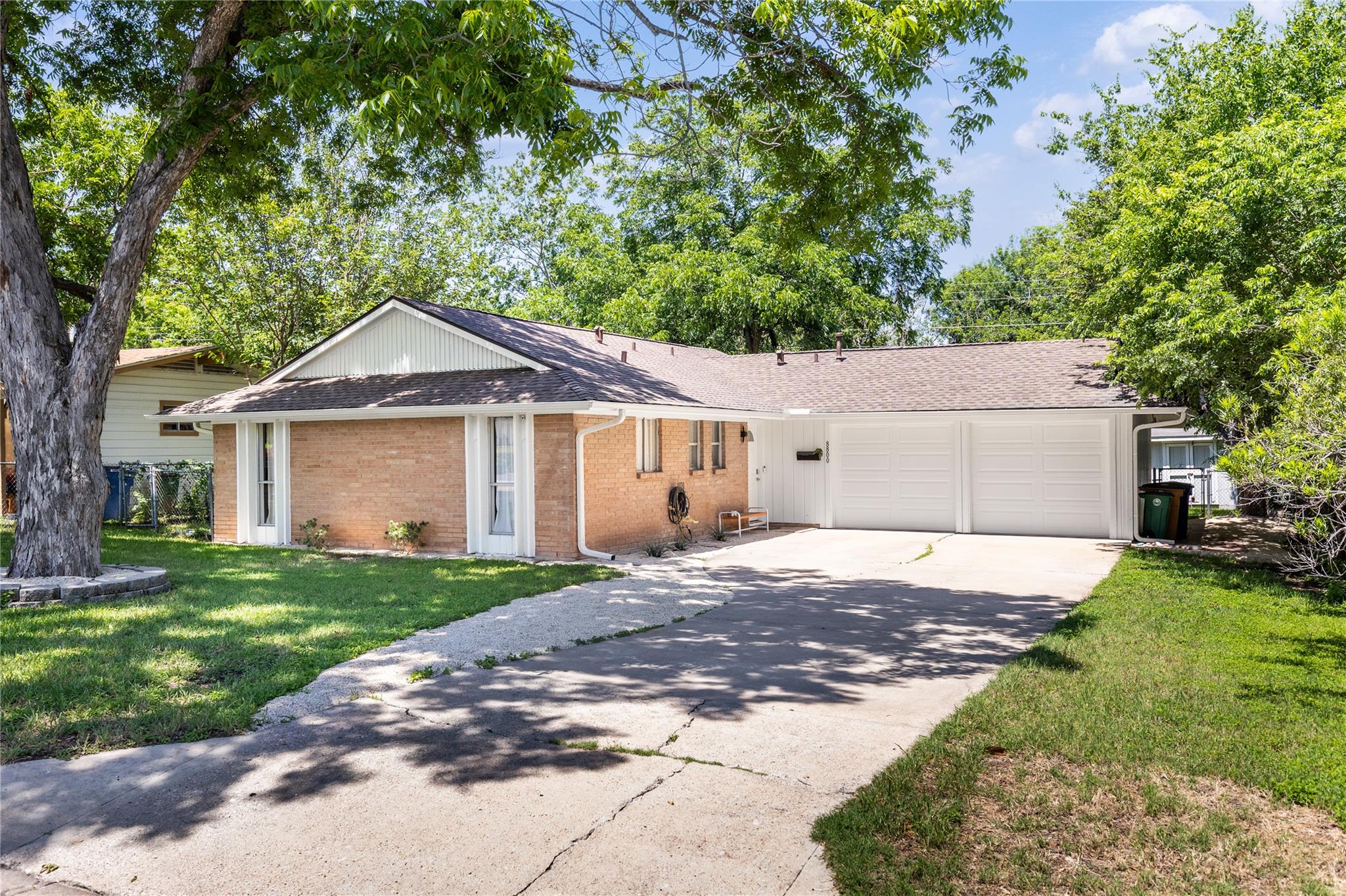 8800 Parkfield DR
