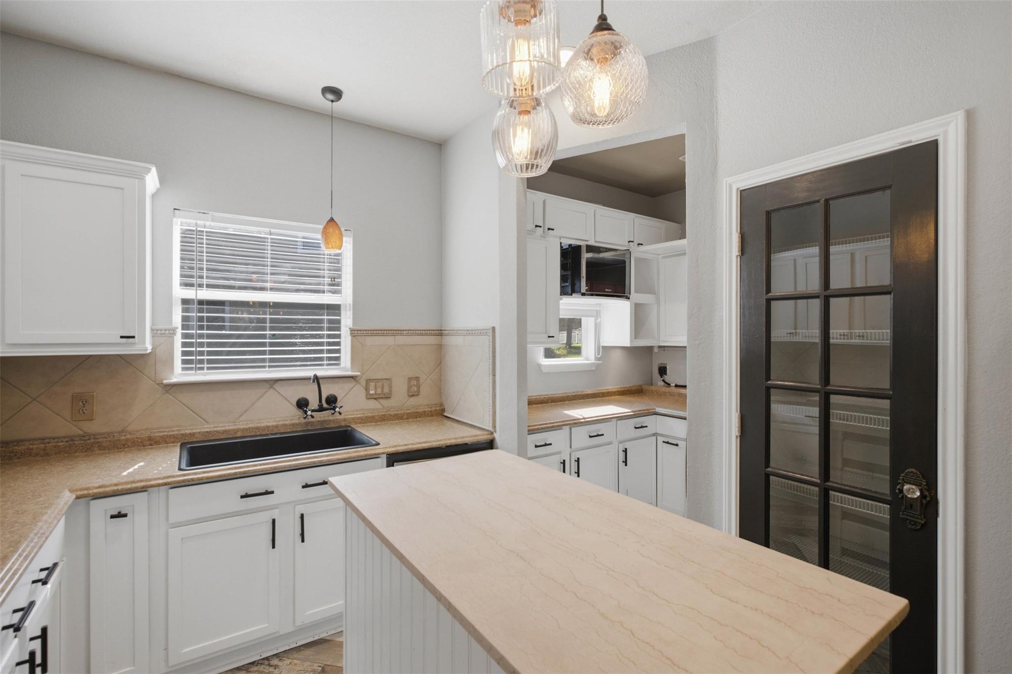 1223 Peyton PL