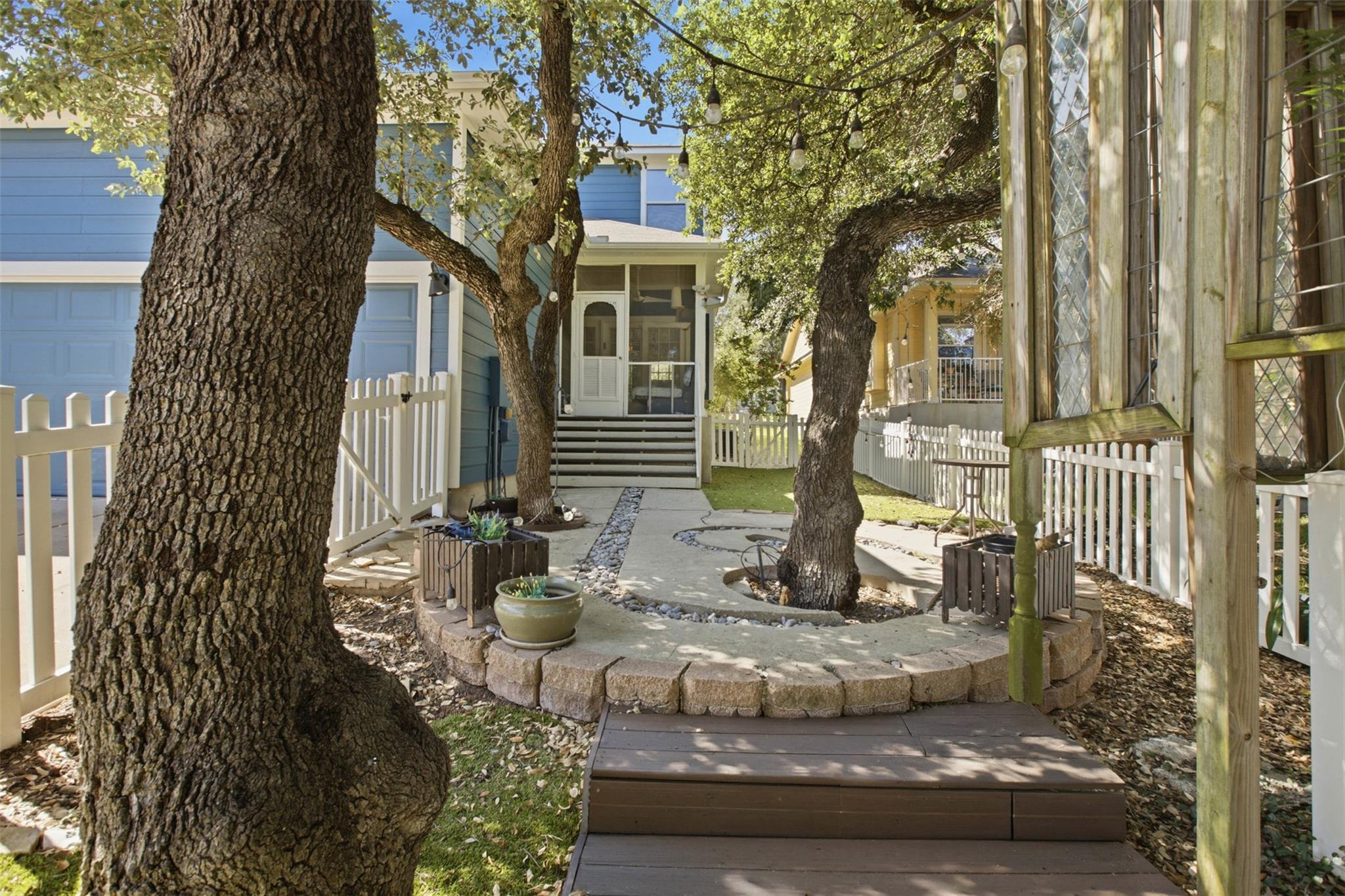 1223 Peyton PL