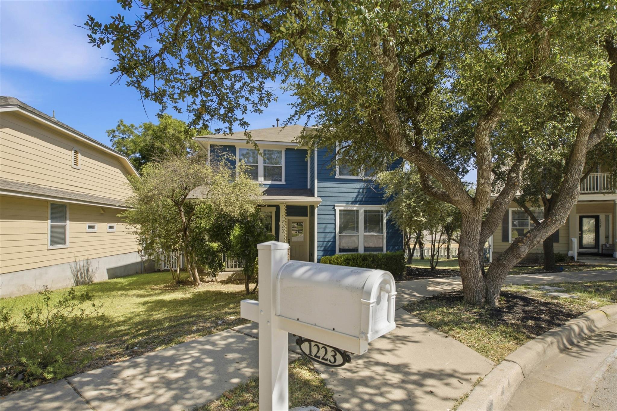 1223 Peyton PL